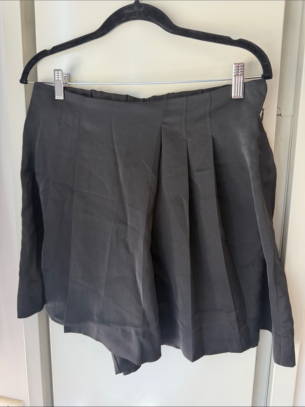 Banana Republic High-Waist Black Pleated Women's Shorts